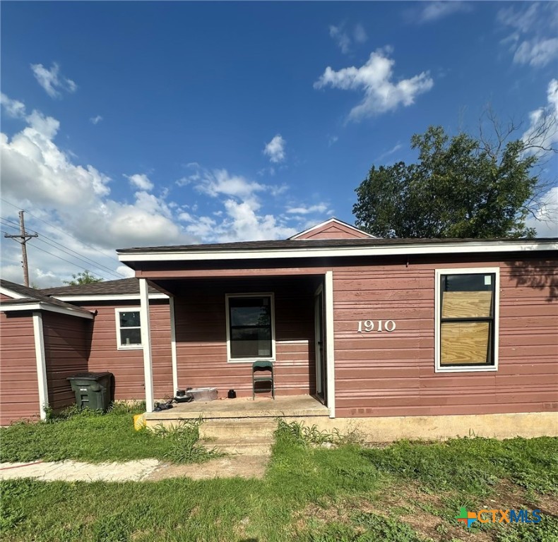 1910 N Gray Street Property Photo 1