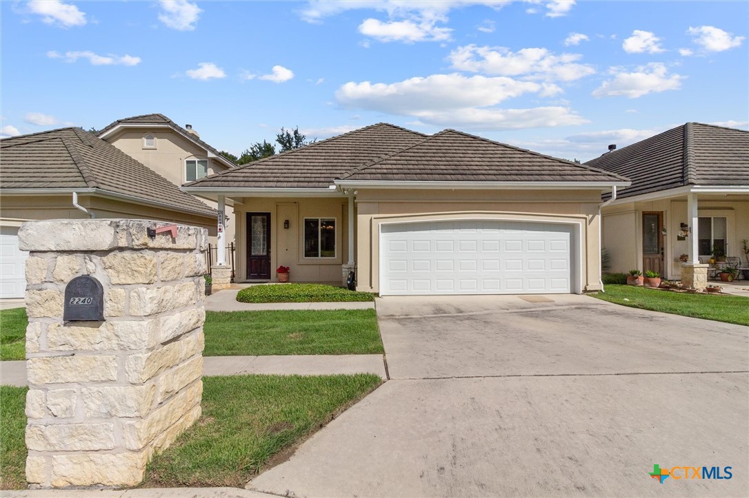 2240 Garden Court Property Photo 1
