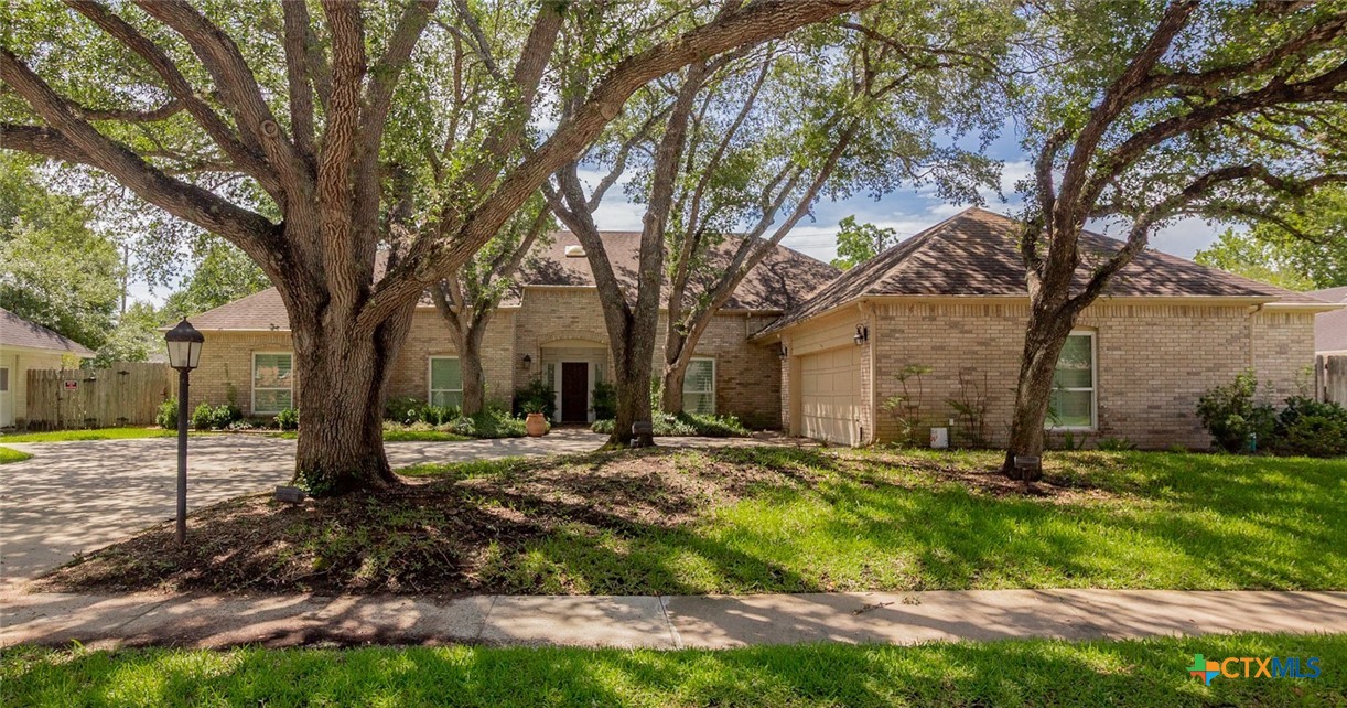 6013 Country Club Drive Property Photo 1
