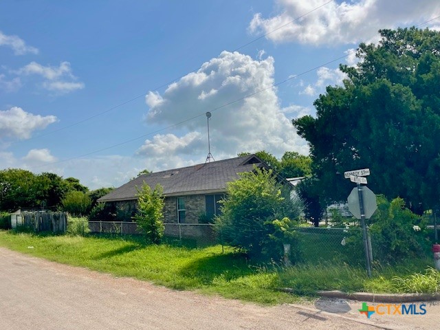 501 San Antonio Street Property Photo 2
