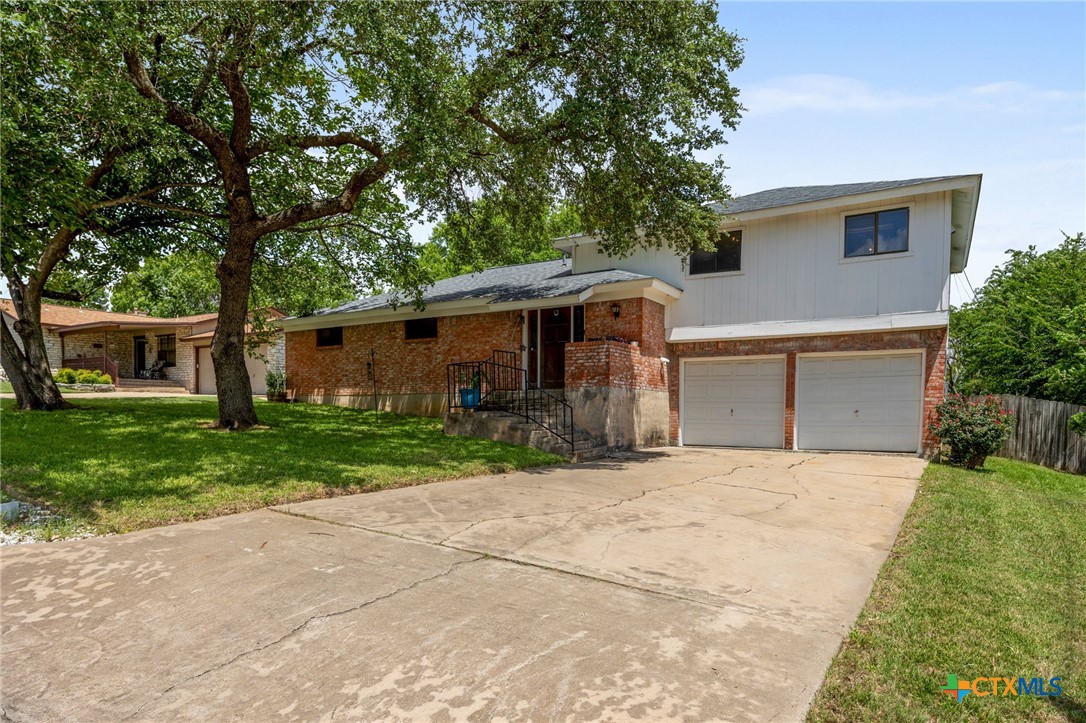706 Cambridge Drive Property Photo 1