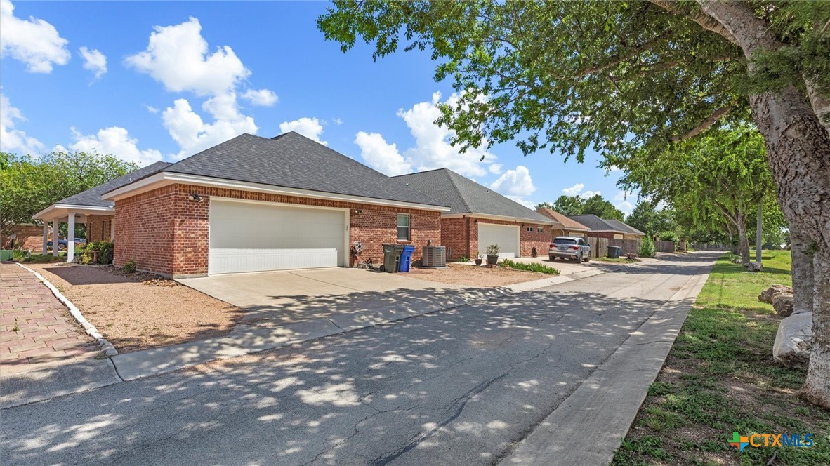 2348 Village Path Property Photo 23
