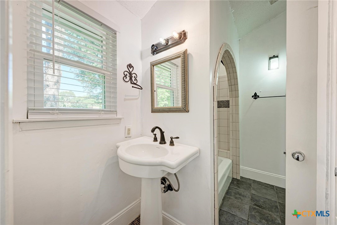2505 Linwood Road Property Photo 23