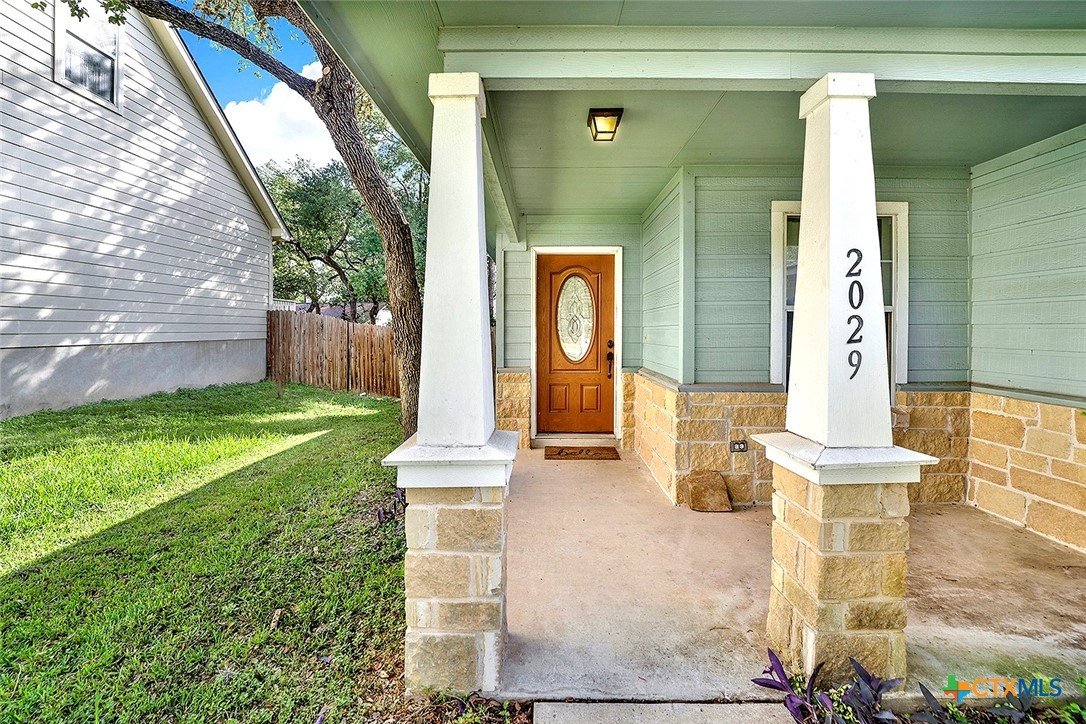 2029 Northview Drive Property Photo 2