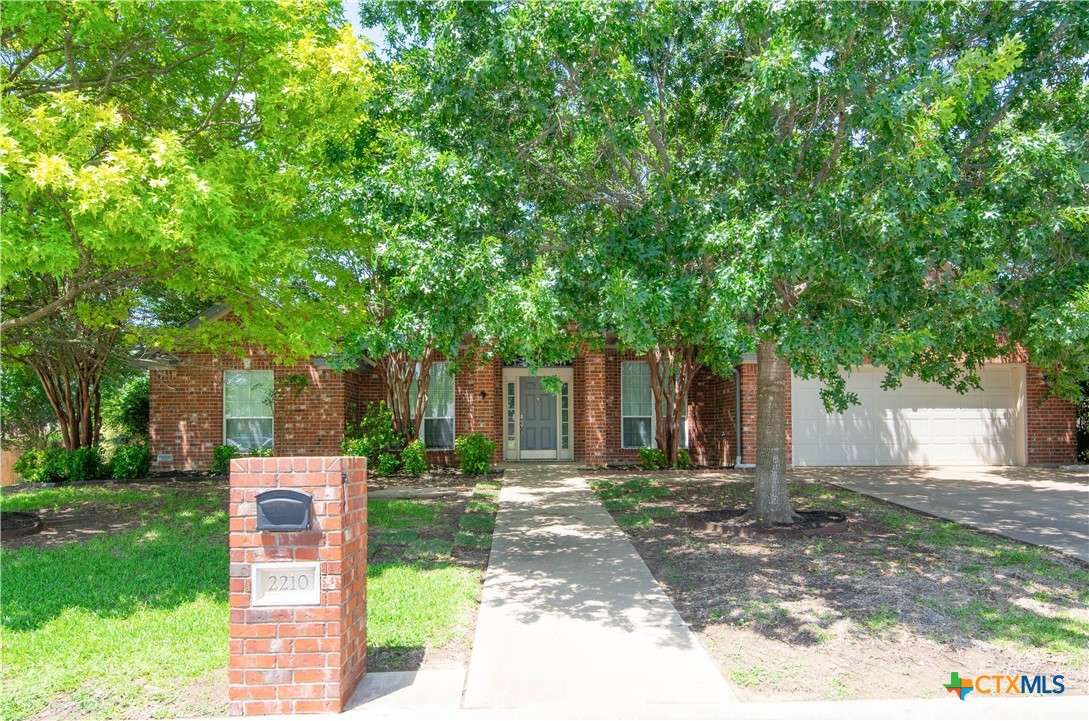 2210 Addax Trail Property Photo 3