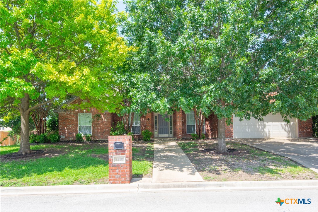 2210 Addax Trail Property Photo 4