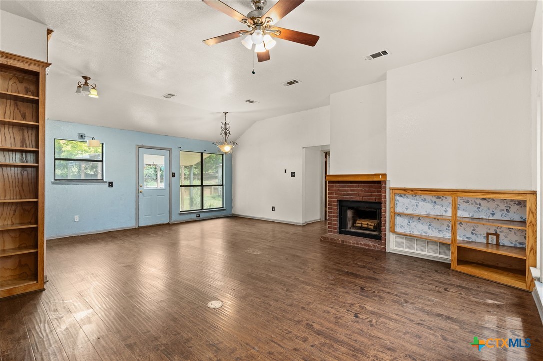 309 W Blancas Drive Property Photo 2