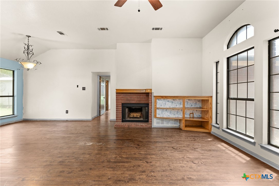 309 W Blancas Drive Property Photo 3