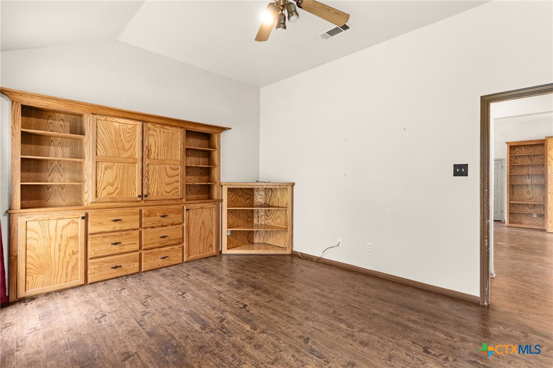 309 W Blancas Drive Property Photo 10