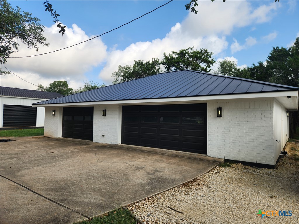 102 County Road 180 Property Photo 18