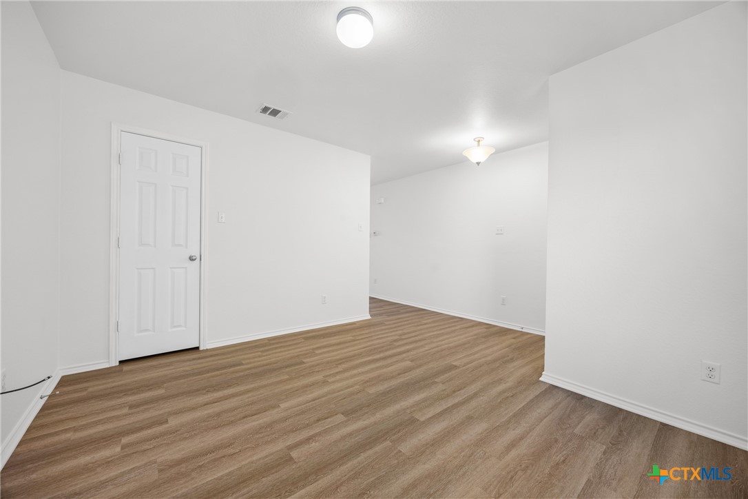 9207 Sandyford Court Property Photo 8