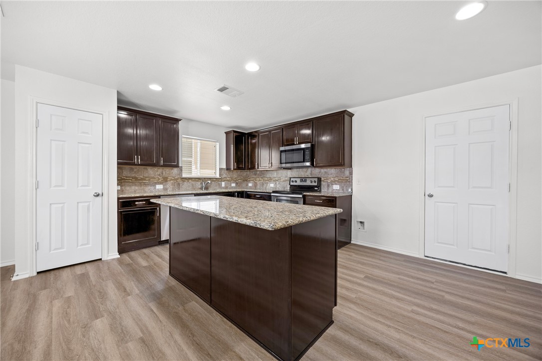 9207 Sandyford Court Property Photo 15