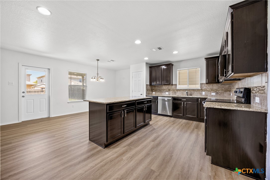 9207 Sandyford Court Property Photo 16