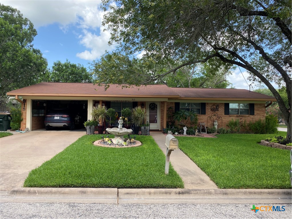 913 S Welhausen Avenue Property Photo 1