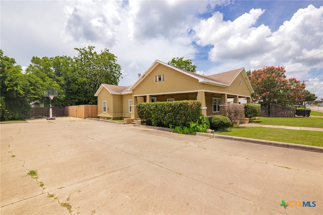 905 N Navarro Street Property Photo 5