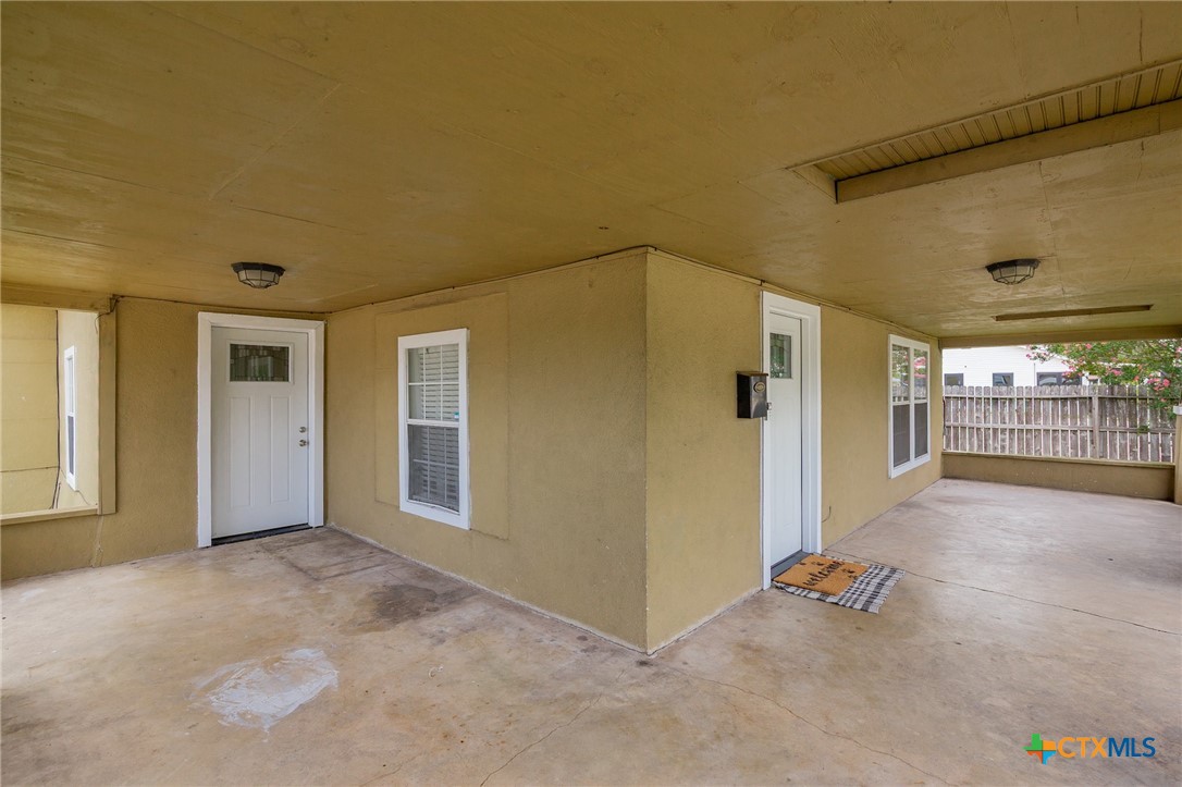 905 N Navarro Street Property Photo 6