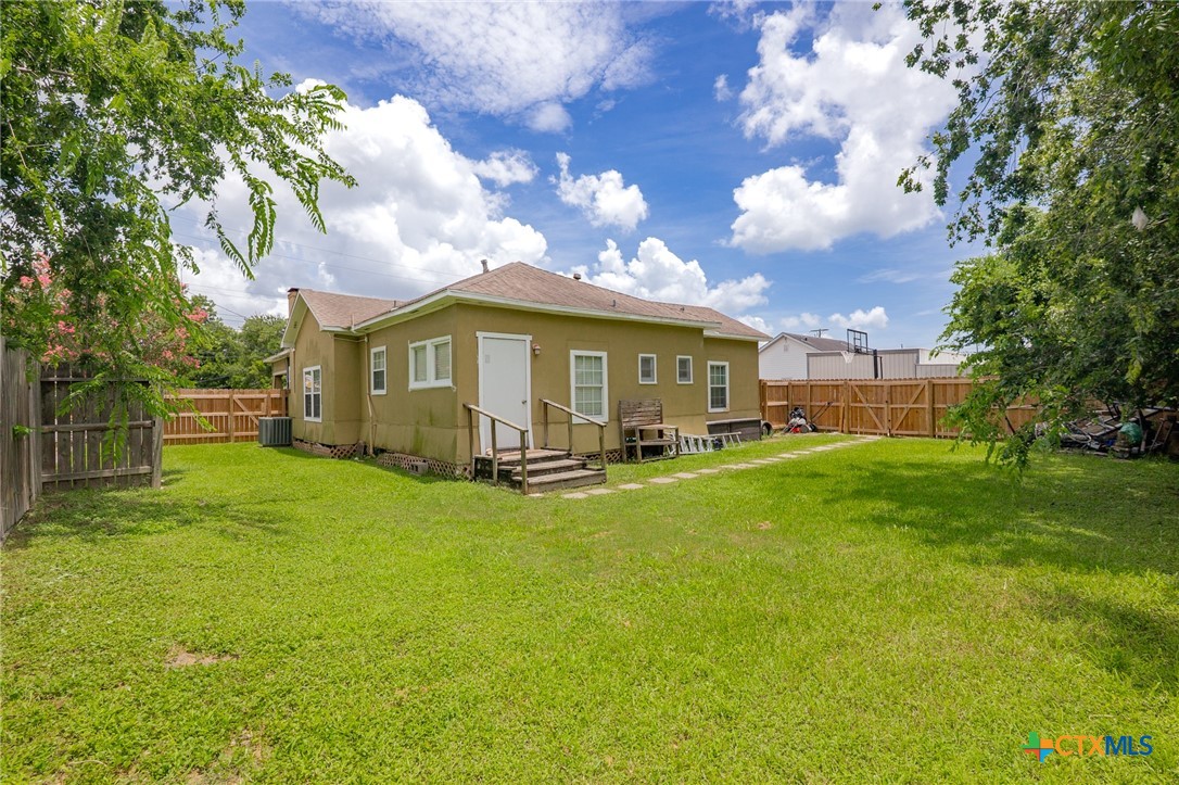 905 N Navarro Street Property Photo 25