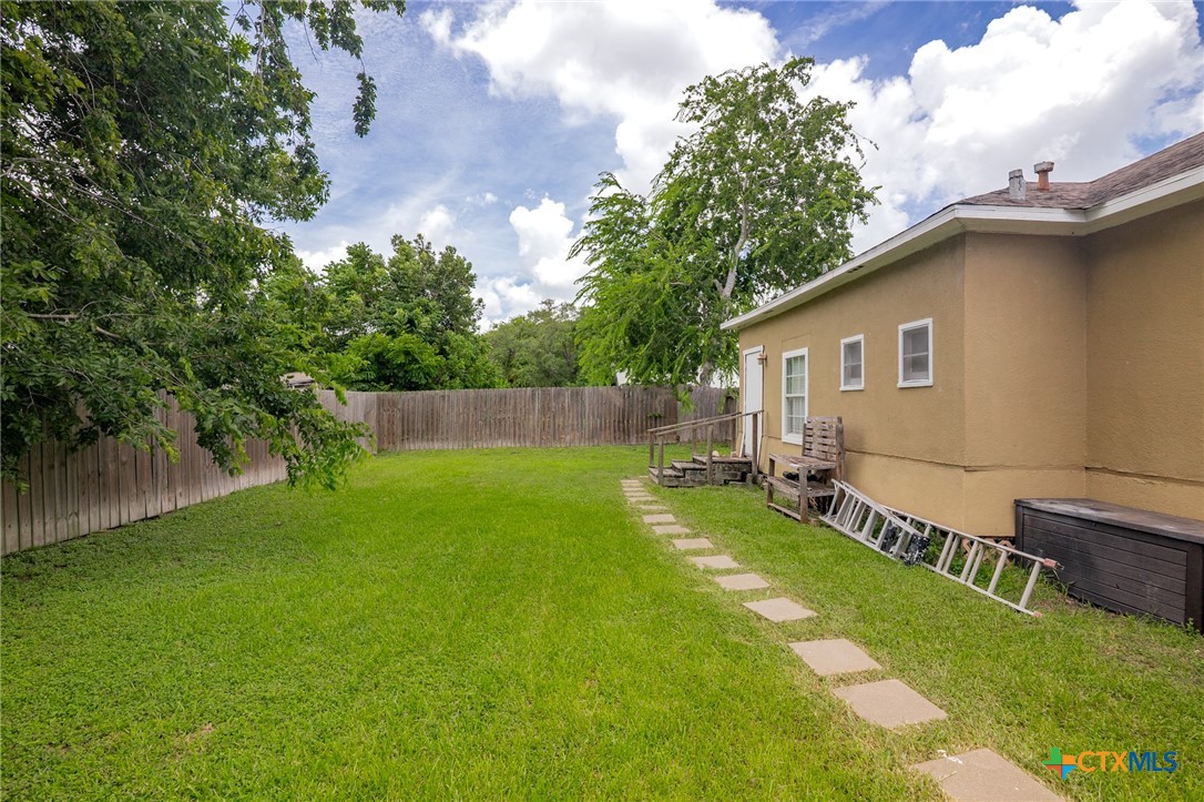 905 N Navarro Street Property Photo 28