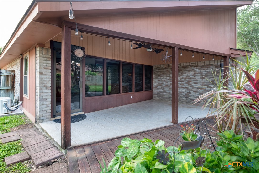 221 W Tanglewood Drive Property Photo 18