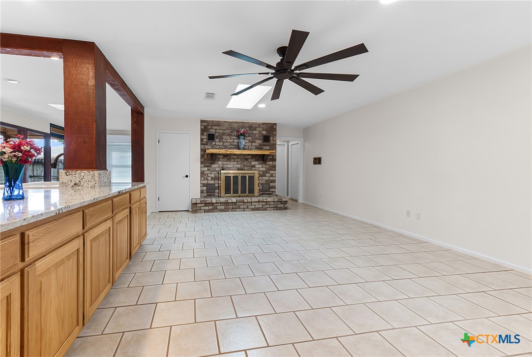221 W Tanglewood Drive Property Photo 23