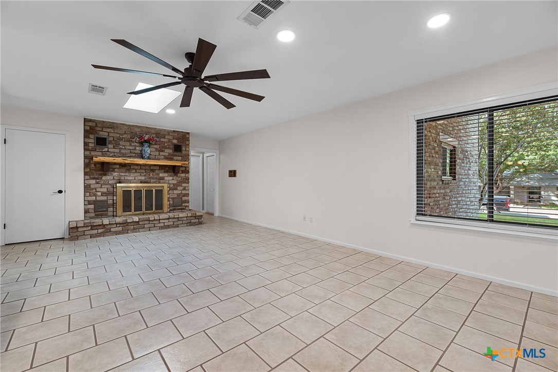 221 W Tanglewood Drive Property Photo 24
