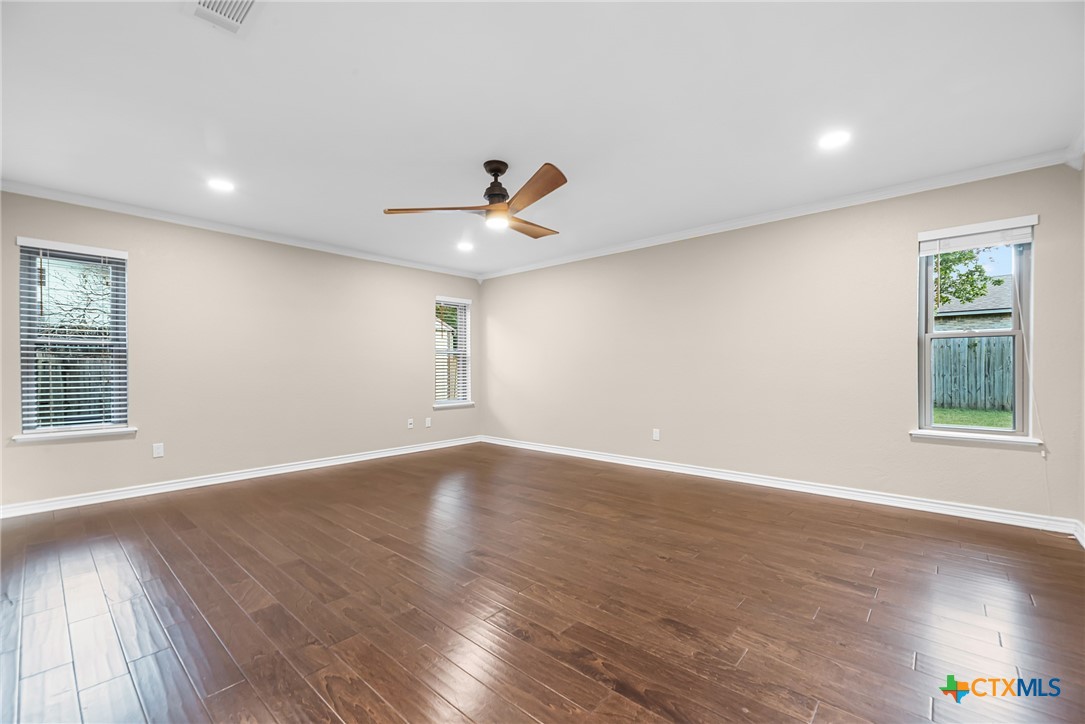 221 W Tanglewood Drive Property Photo 27