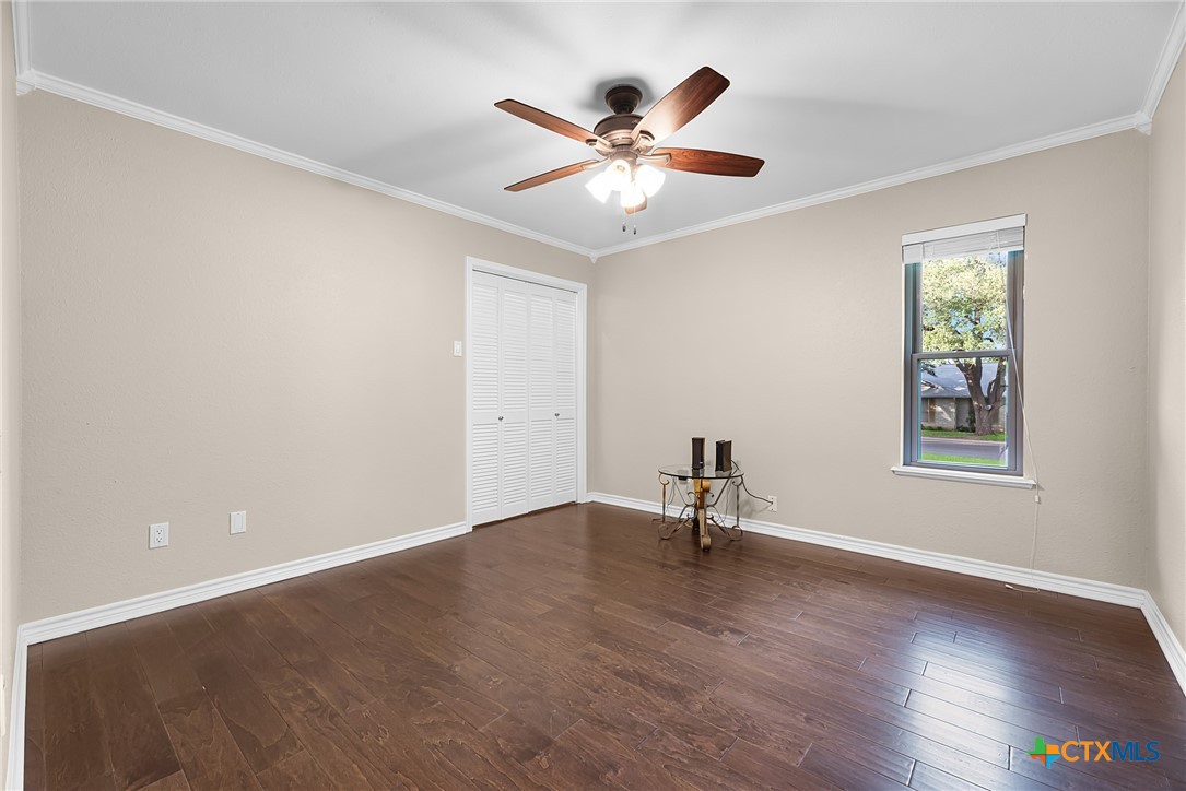 221 W Tanglewood Drive Property Photo 32