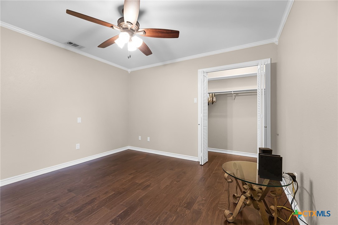221 W Tanglewood Drive Property Photo 33