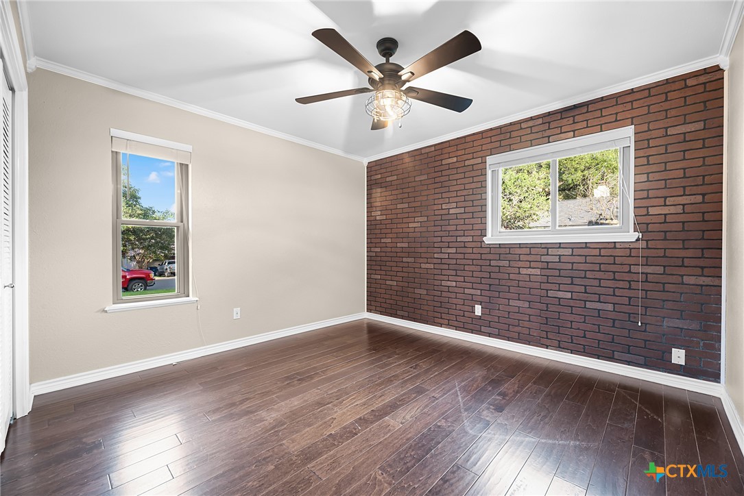 221 W Tanglewood Drive Property Photo 34