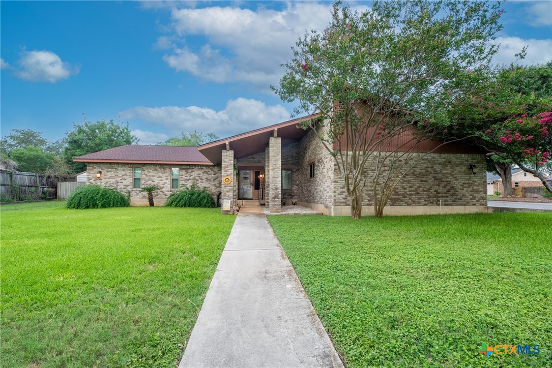 221 W Tanglewood Drive Property Photo 42