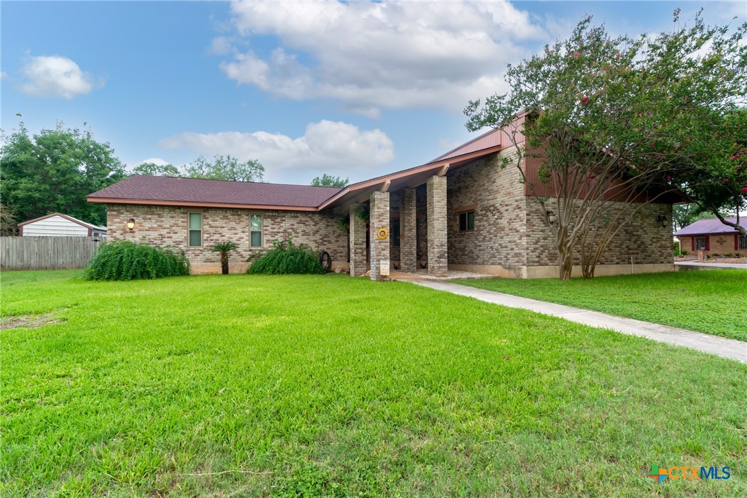 221 W Tanglewood Drive Property Photo 43