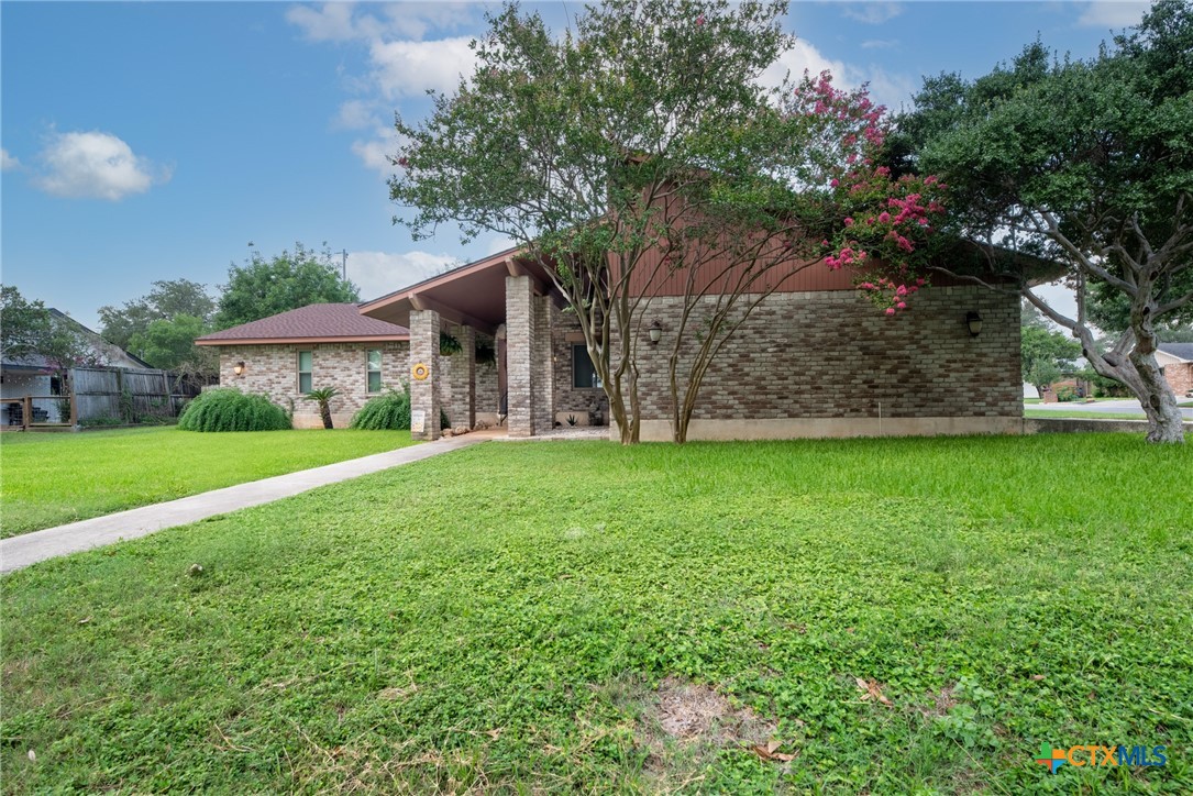 221 W Tanglewood Drive Property Photo 44