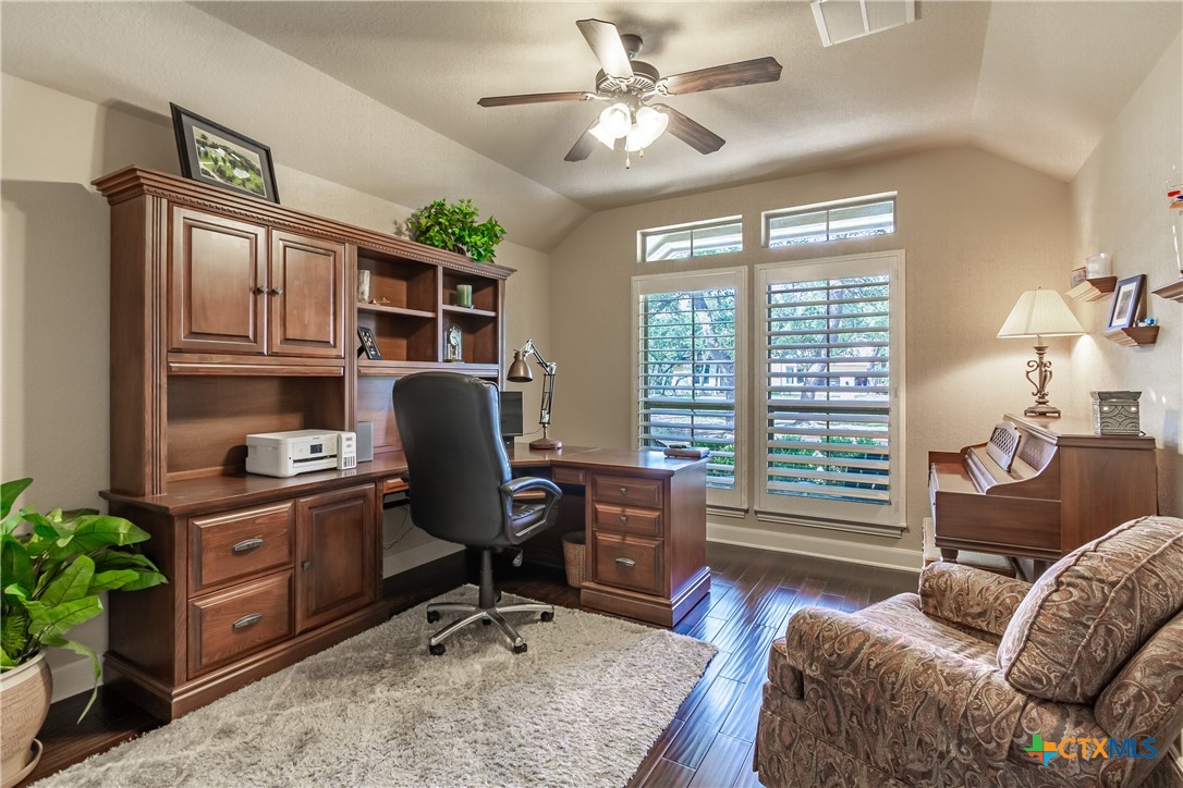 112 Lantana Crest Property Photo 8