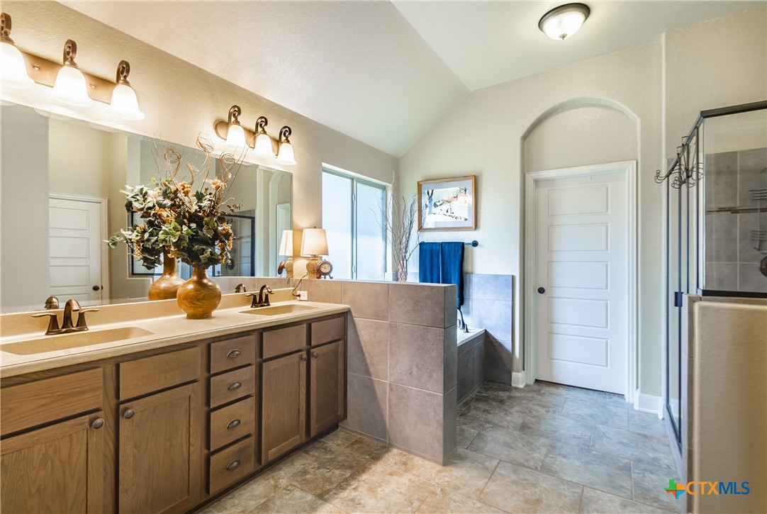 112 Lantana Crest Property Photo 13