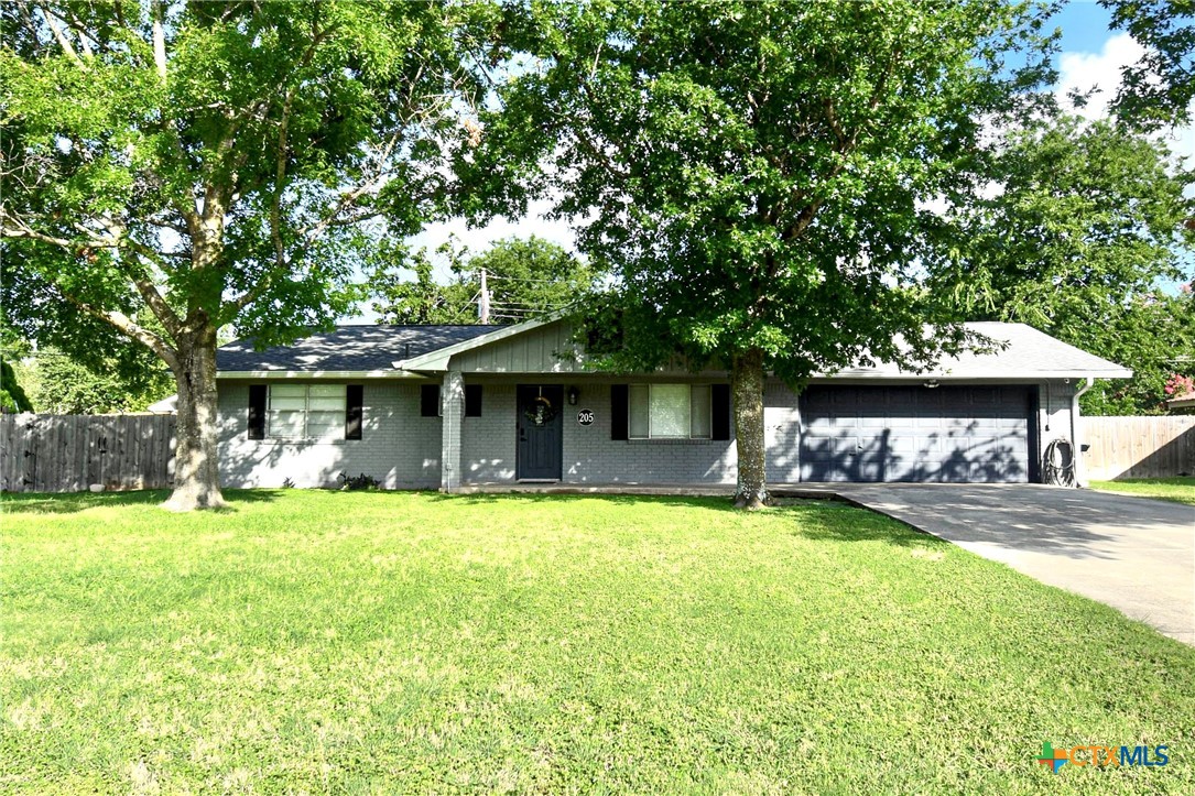205 Tanglewood Road Property Photo 1