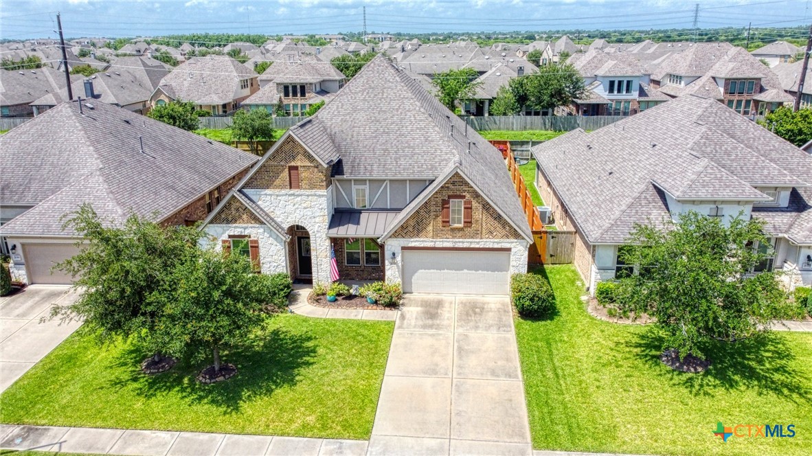 21323 Crested Valley Drive Property Photo 2