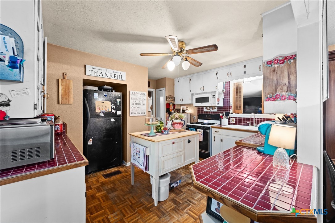47 Sue Ann Drive Property Photo 6
