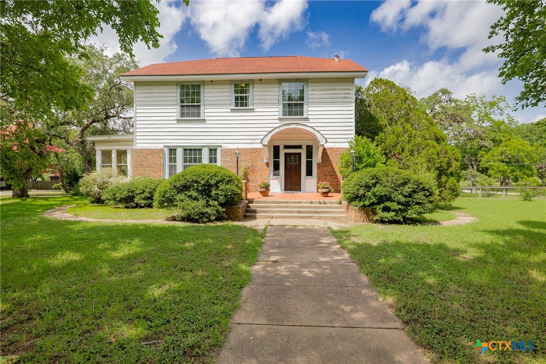 1002 E Gonzales Street Property Photo 1