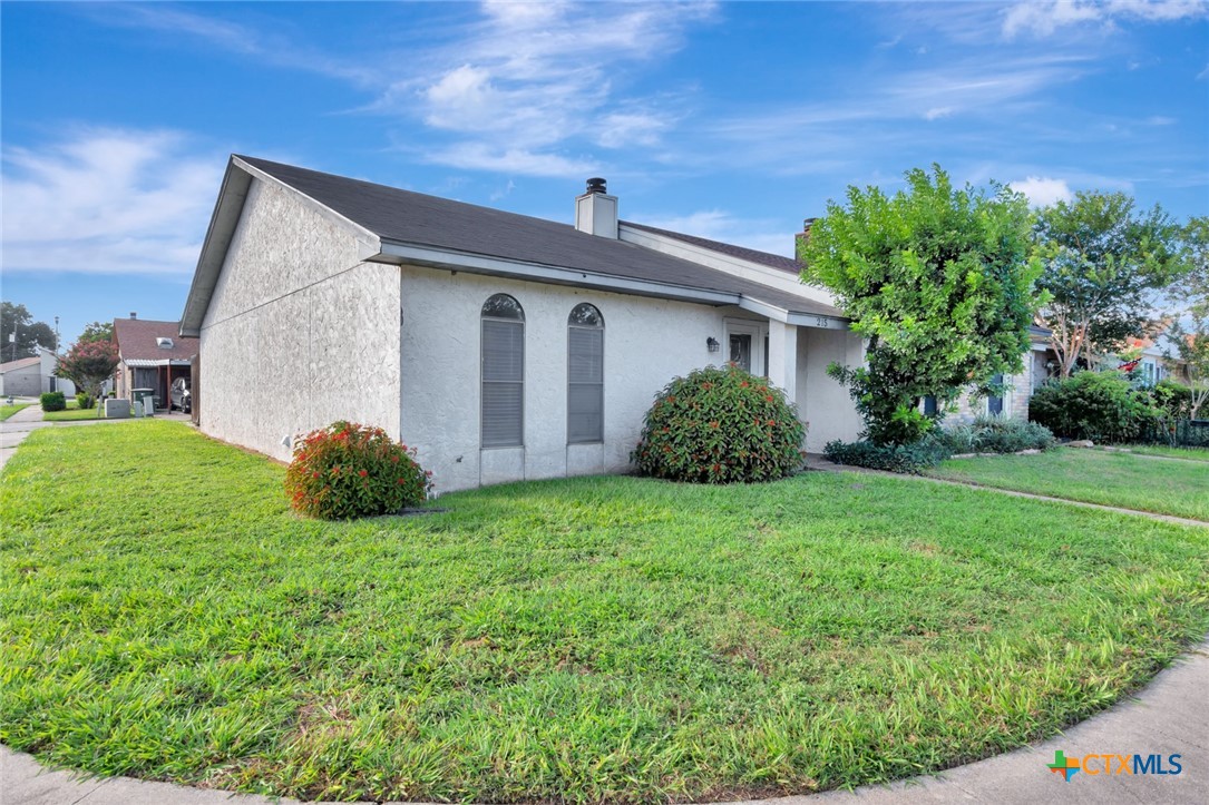 215 Chantilly Street Property Photo 1