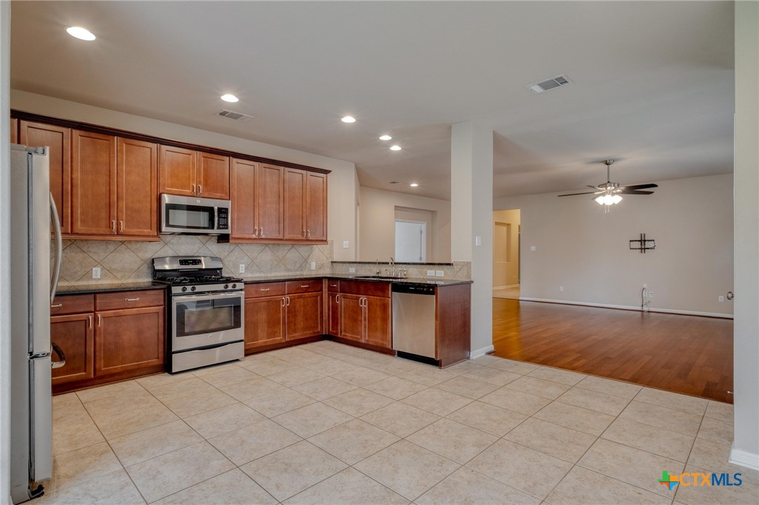 7400 Longford Trail Property Photo 8
