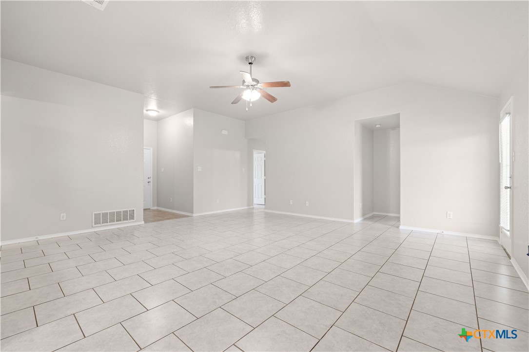 503 Chrislyn Street Property Photo 4