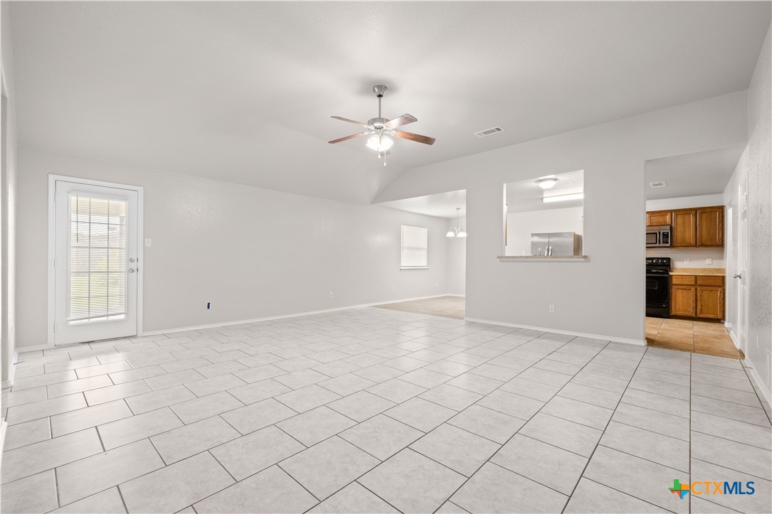 503 Chrislyn Street Property Photo 6