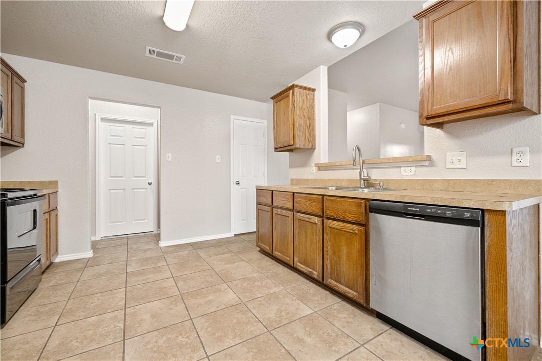503 Chrislyn Street Property Photo 8