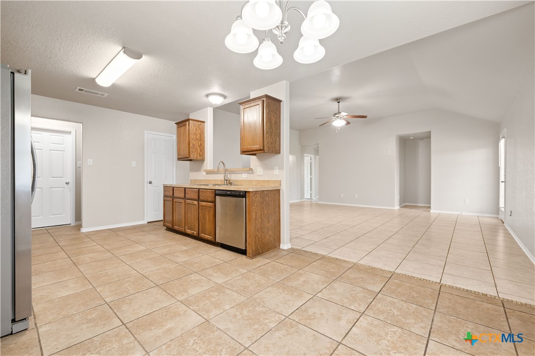 503 Chrislyn Street Property Photo 13