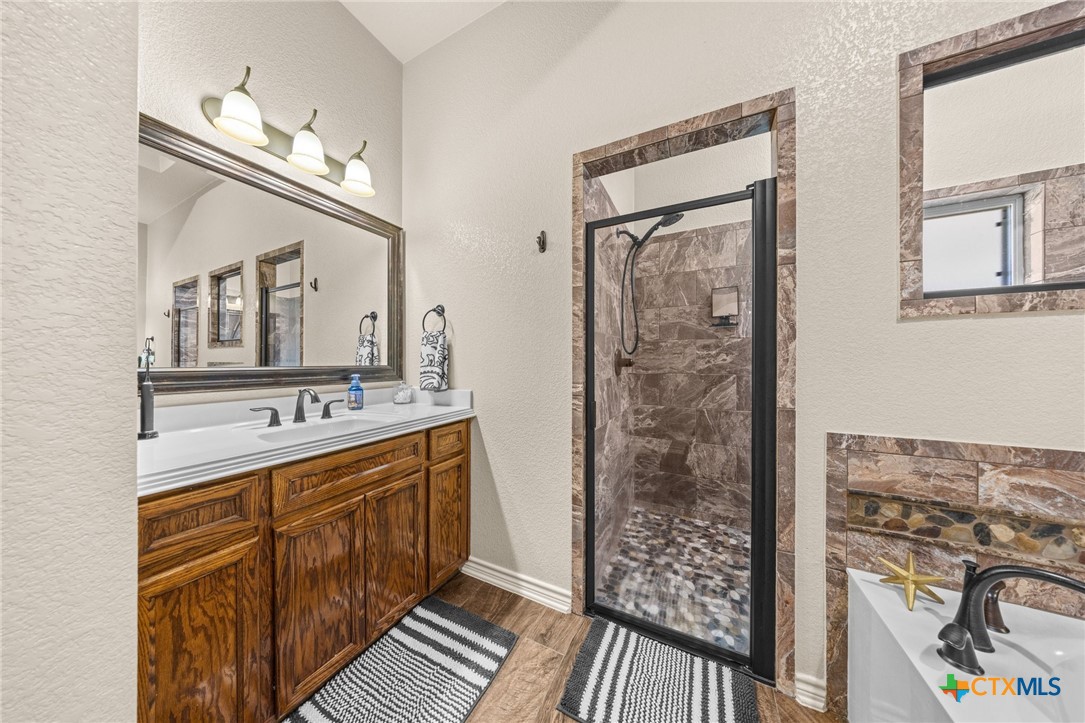 1124 Dark Wood Drive Property Photo 29