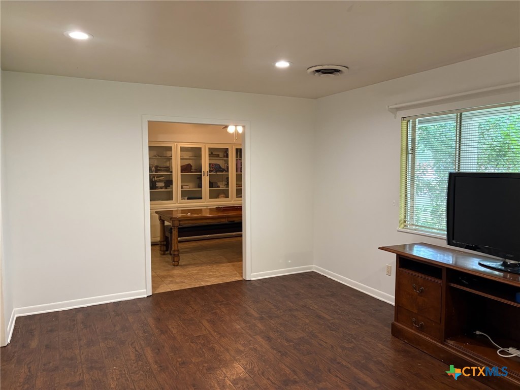 204 W Johnson Street Property Photo 6