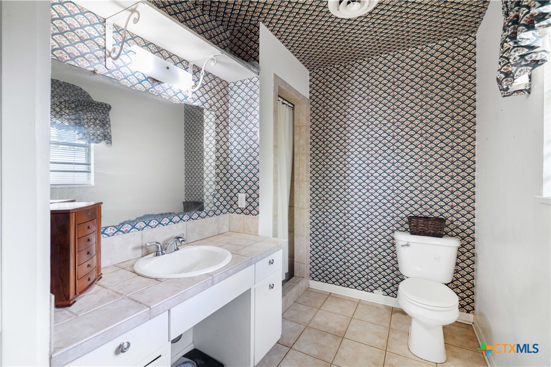 204 W Johnson Street Property Photo 12