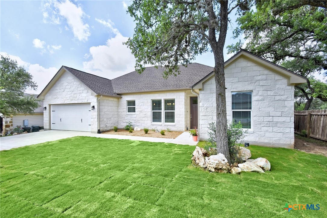2109 Meadow View Drive Property Photo 2