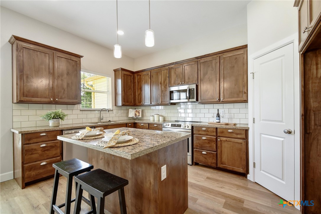 2109 Meadow View Drive Property Photo 8