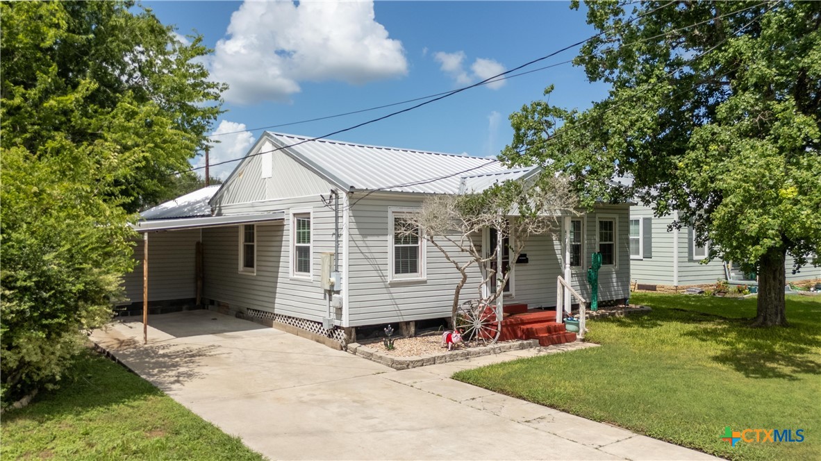 516 2nd Street Property Photo 3